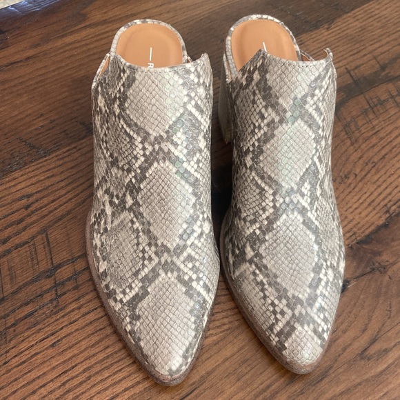 Stylish New snakeskin mules NEW - Picture 2 of 4